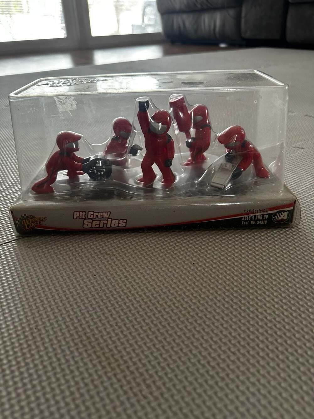 Winner's Circle NASCAR Pit Crew Series Red Team 1:24 Scale Figures Asst. No. 349